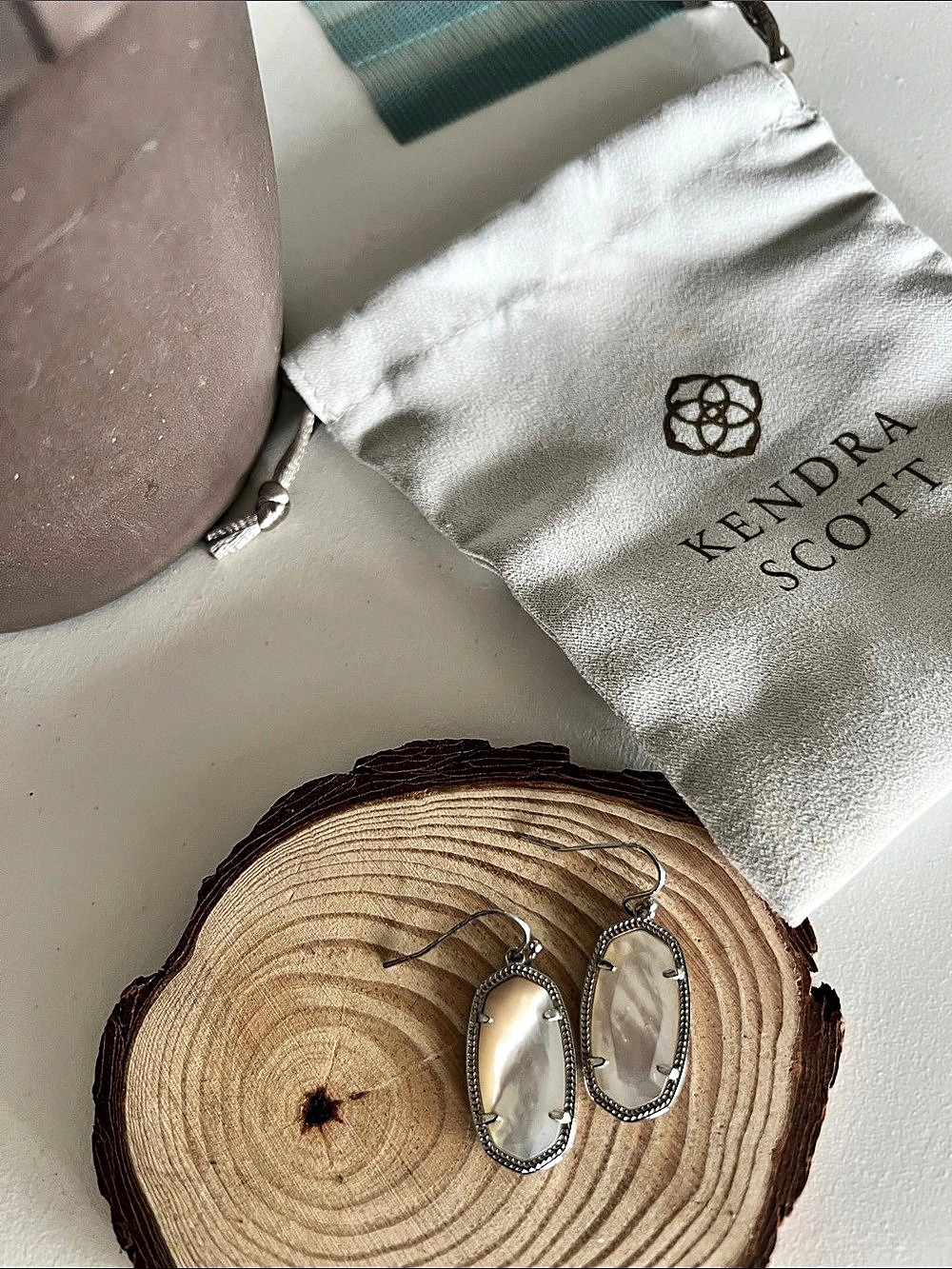 Kendra Scott Elisa Pendant Earrings White & Silver Like New